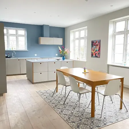 Aday - 4 Bedroom - Modern Living -